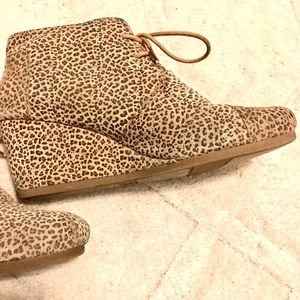 Women's Desert Wedge Cheetah Suede Printed Boot